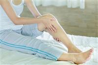 Bạn có biết tại sao lại bị chuột rút bắp chân khi ngủ không?