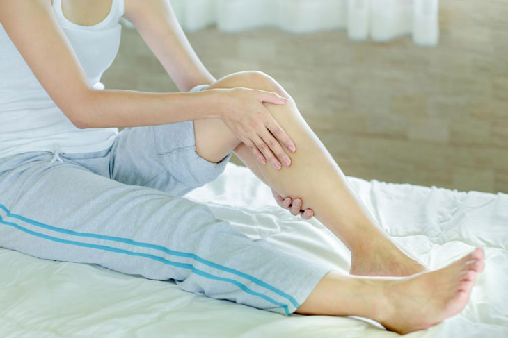 tại sao lại bị chuột rút bắp chân khi ngủ